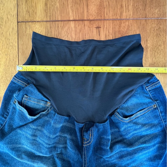 OLD NAVY Maternity Full Panel Denim Shorts (size 10Reg) - Picture 5 of 7